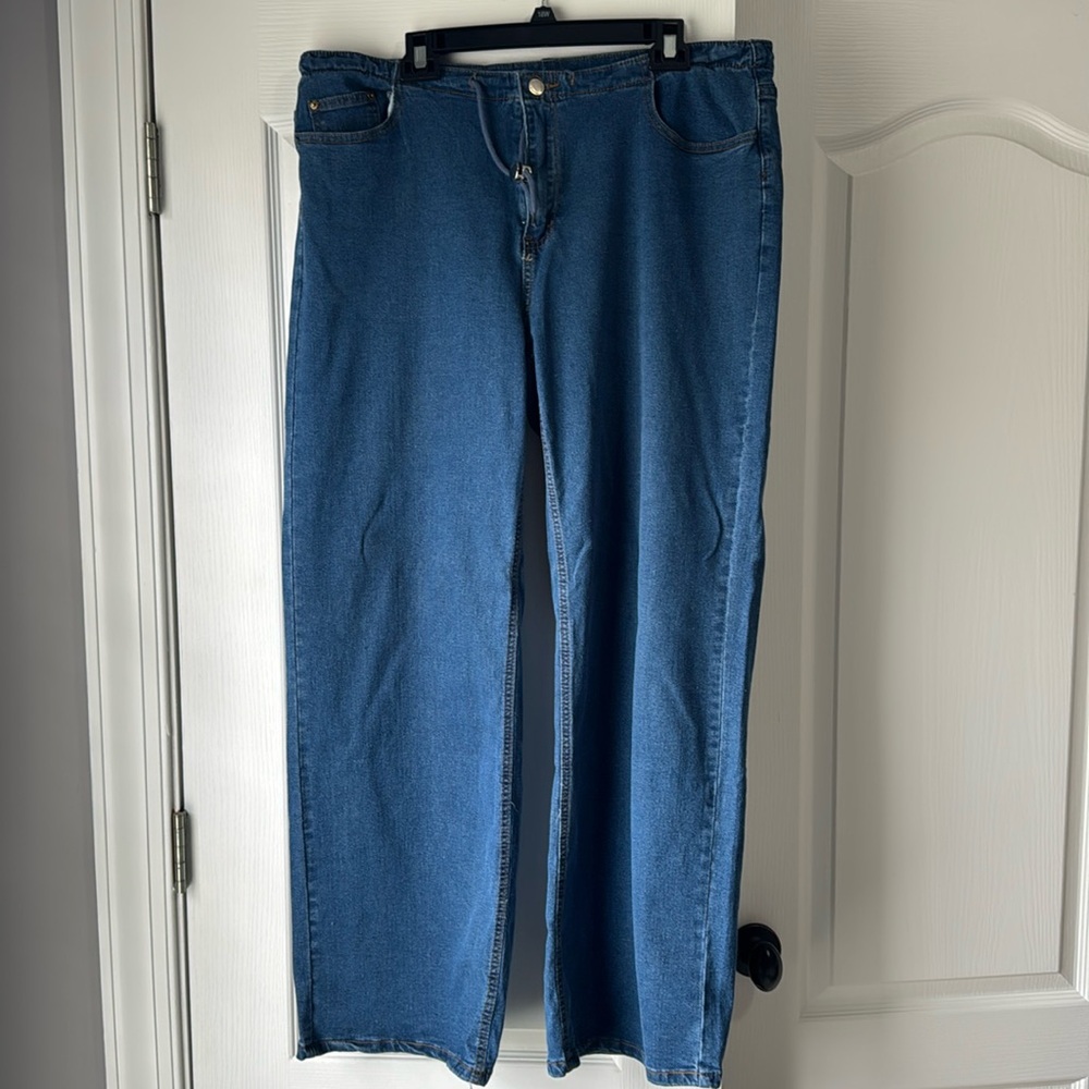 Drawstring jeans with stretch.